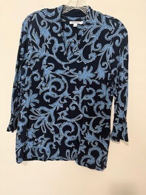 Chicos 3/4 Sleeve Blue and Navy paisley Top, size 1 (8)